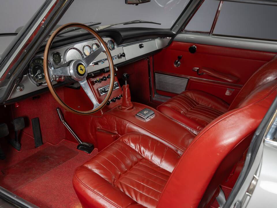 Image 15/29 of Ferrari 250 GTE (1961)