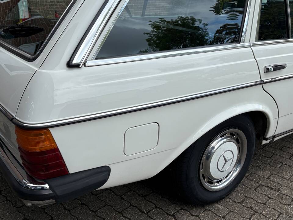 Image 59/66 of Mercedes-Benz 200 T (1984)