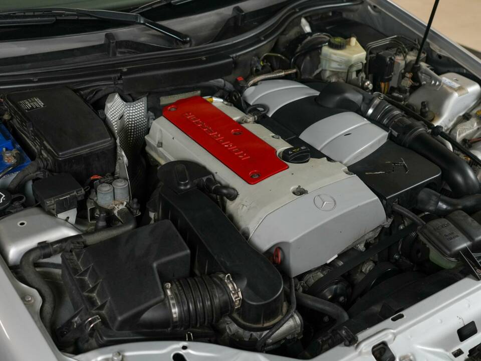 Image 33/50 of Mercedes-Benz SLK 230 Kompressor (2001)