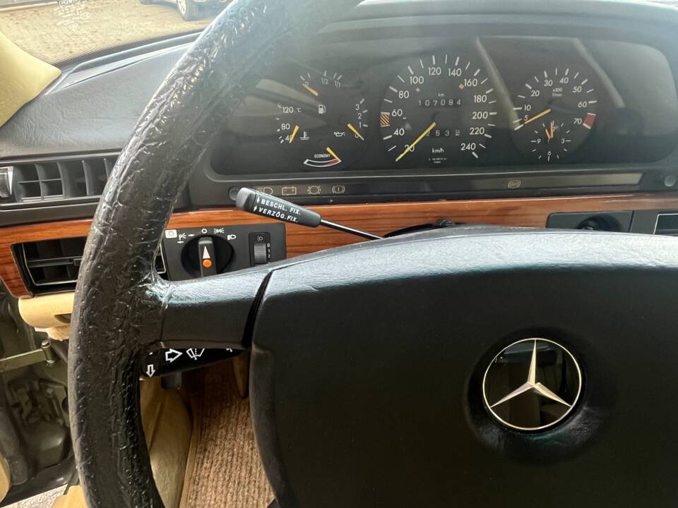 Bild 18/24 von Mercedes-Benz 280 SE (1982)