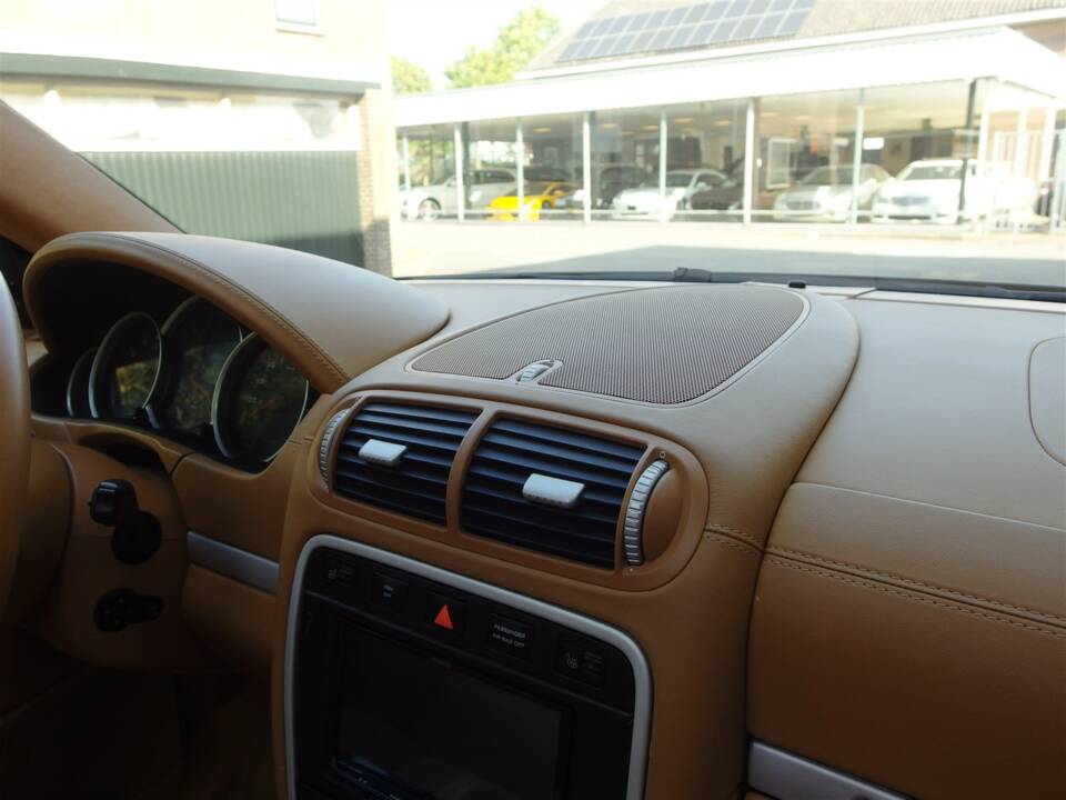 Image 49/98 of Porsche Cayenne GTS (2008)