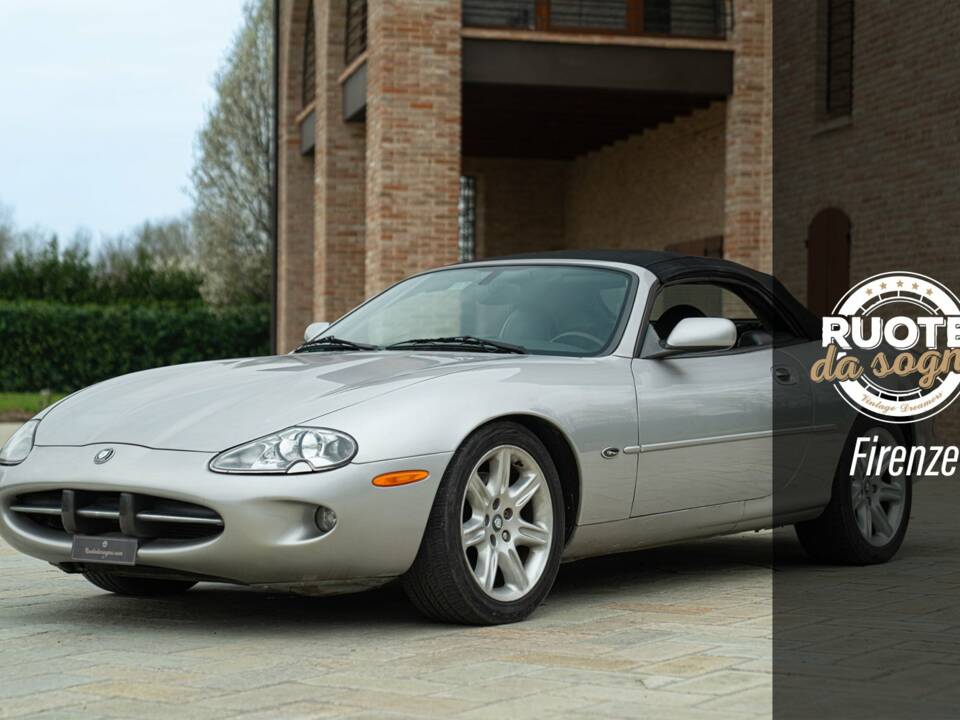 Bild 1/50 von Jaguar XK8 4.0 (2000)