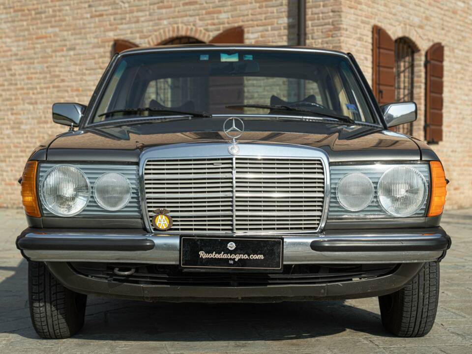 Afbeelding 3/50 van Mercedes-Benz 240 D (1980)