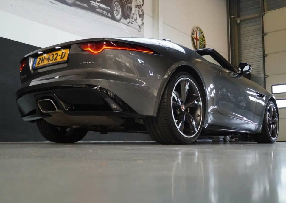 Image 35/50 of Jaguar F-Type (2019)