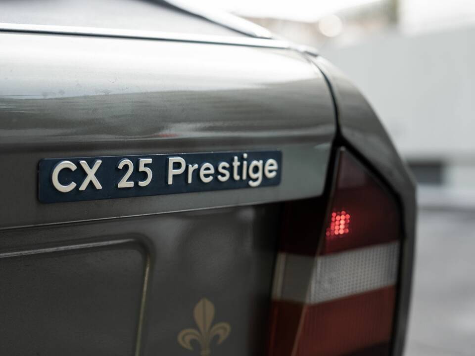 Image 10/25 de Citroën CX 25 Prestige (1983)