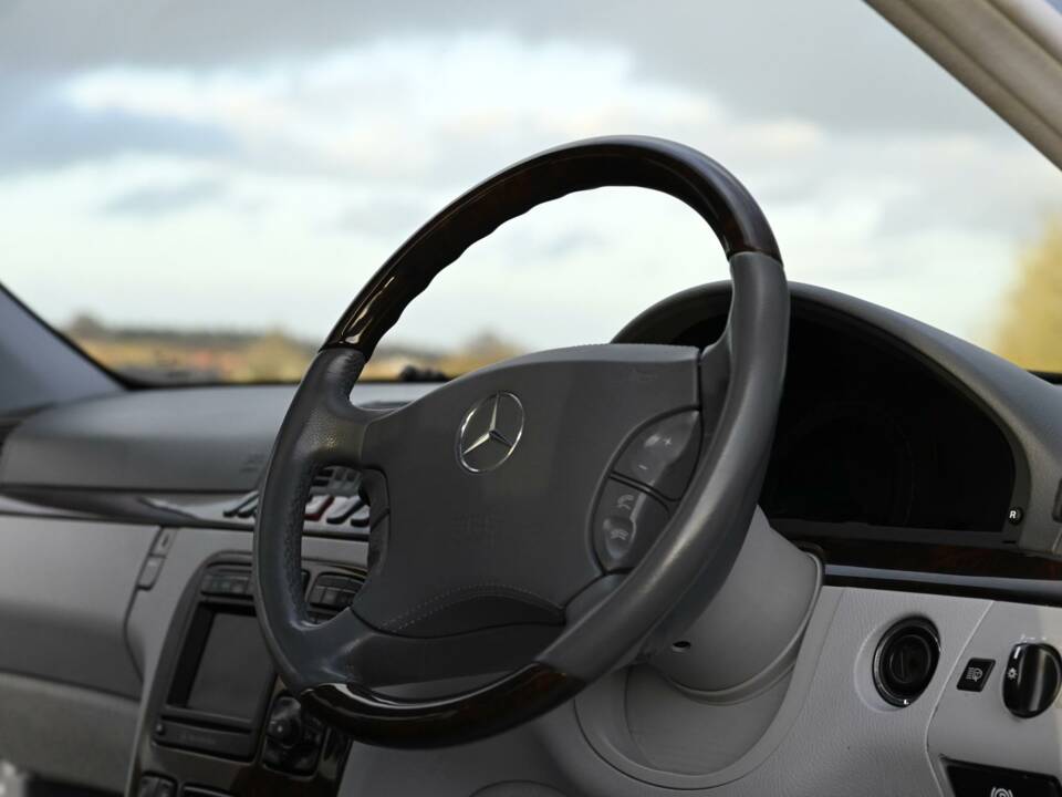 Image 41/50 de Mercedes-Benz S 500 L (2001)