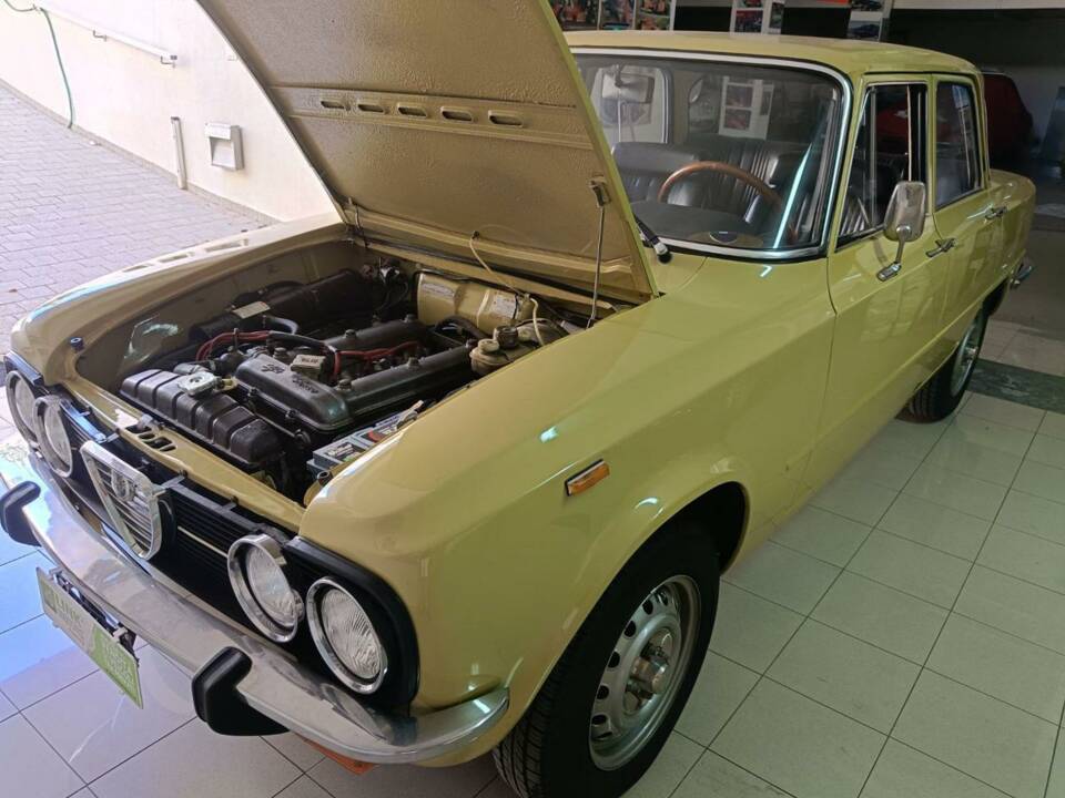 Imagen 45/50 de Alfa Romeo Giulia Nuova Super 1300 (1975)