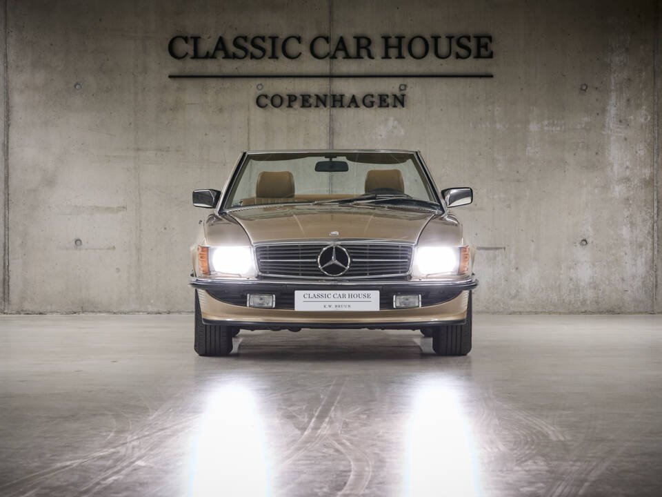 Image 18/99 of Mercedes-Benz 300 SL (1987)