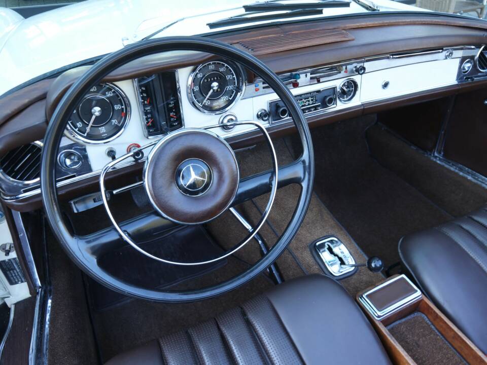 Image 49/50 of Mercedes-Benz 250 SL (1967)