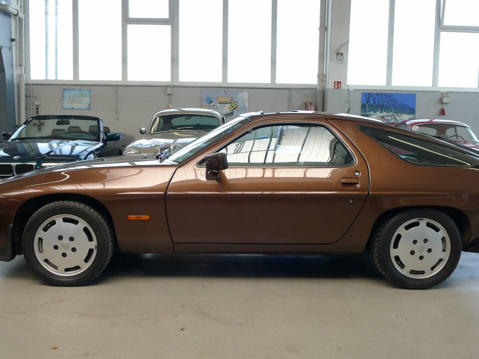 Bild 33/50 von Porsche 928 S (1986)