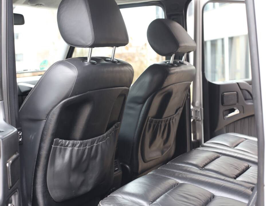 Image 23/64 of Mercedes-Benz G 400 CDI (LWB) (2004)
