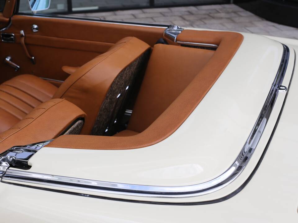 Imagen 29/50 de Mercedes-Benz 230 SL (1965)