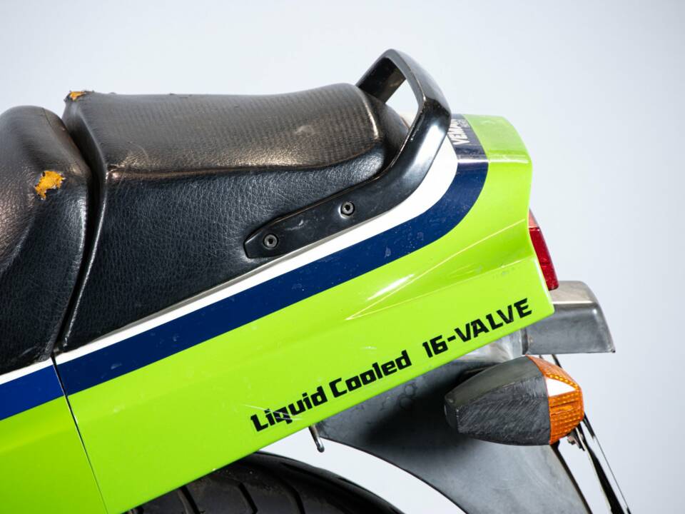 Image 19/36 of Kawasaki GPZ 600 R (1985)