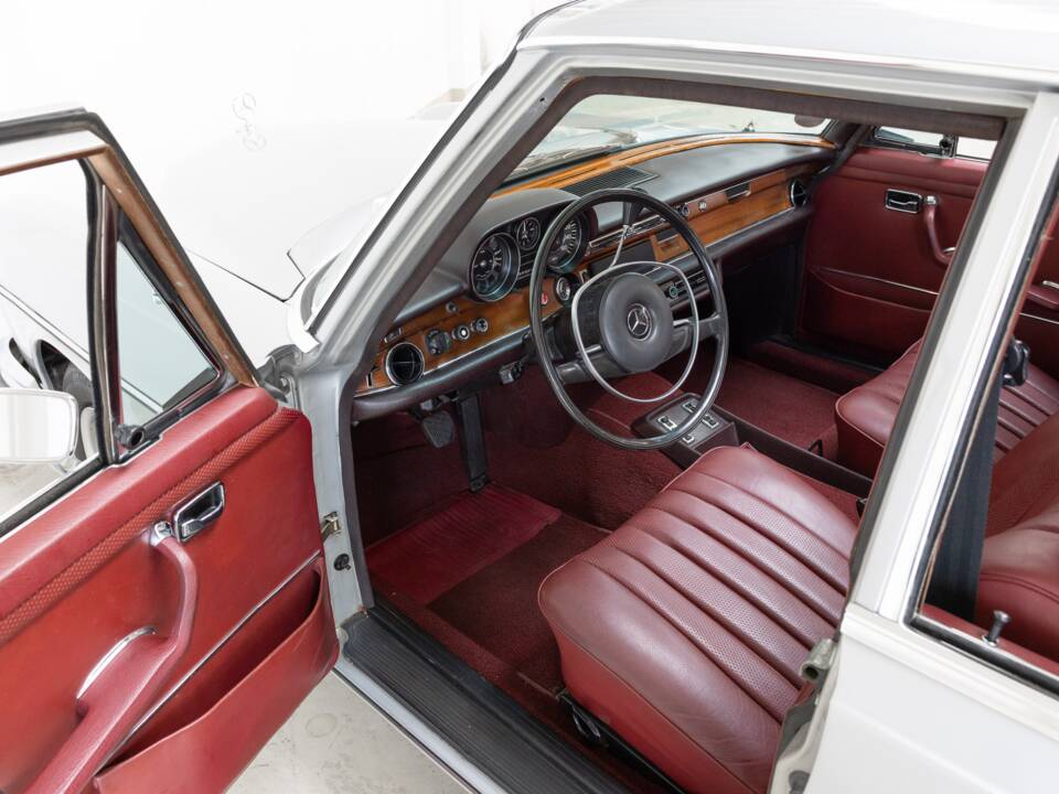 Image 10/27 of Mercedes-Benz 280 SEL 4,5 (1972)