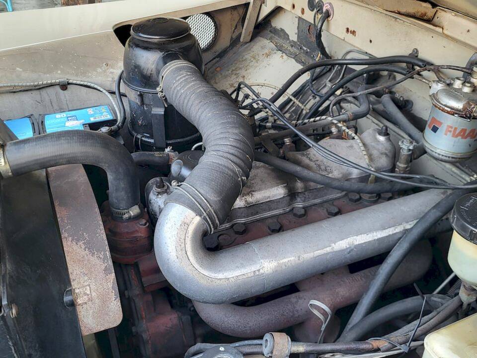 Bild 36/39 von Land Rover 88 (1981)