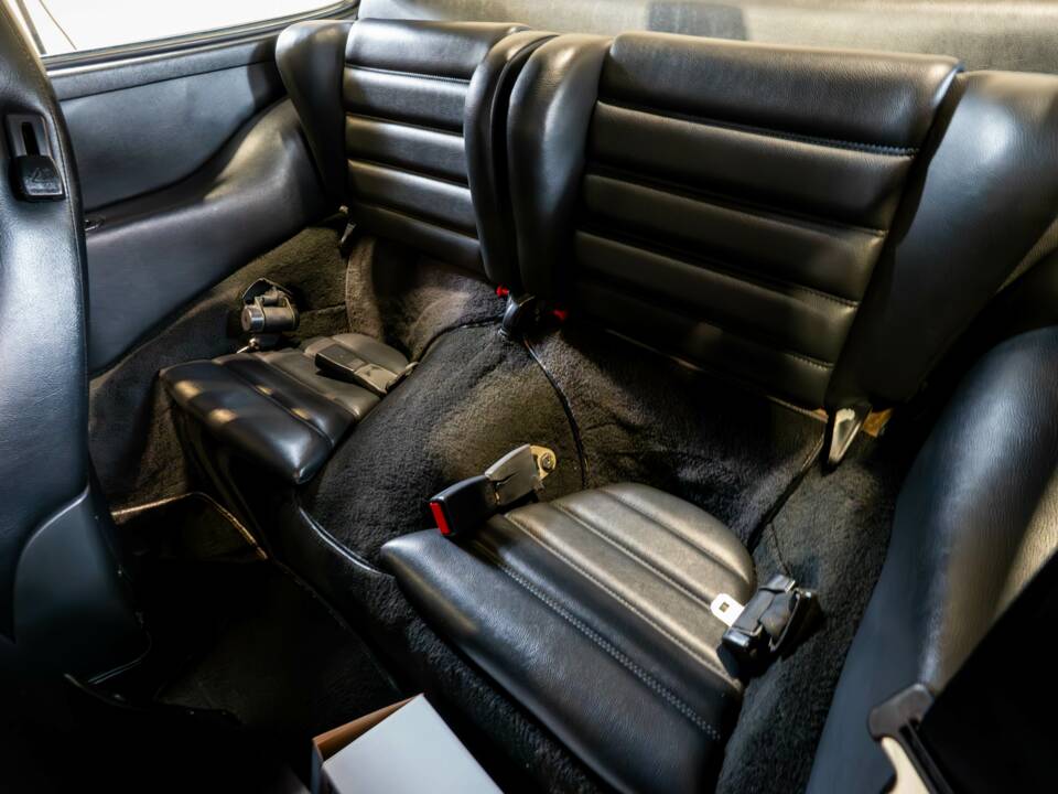 Image 32/38 of Porsche 911 Carrera 3.2 (1986)