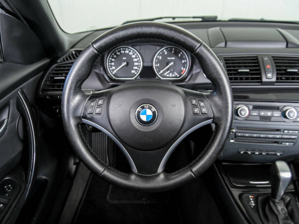 Image 8/50 of BMW 125i (2009)