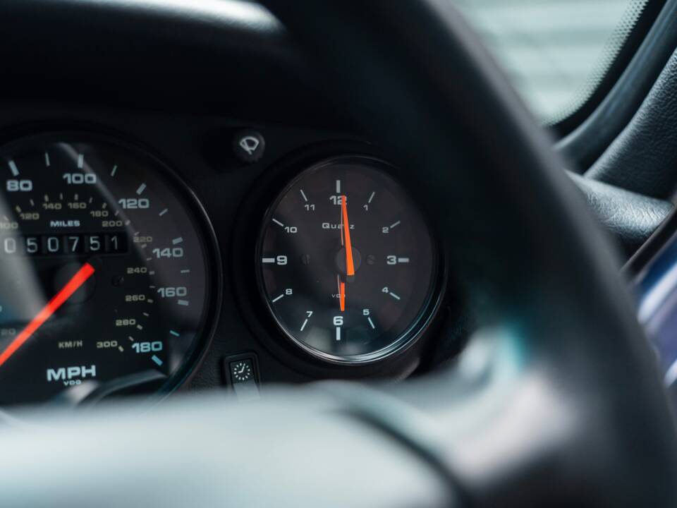 Image 37/68 of Porsche 911 Carrera (1997)