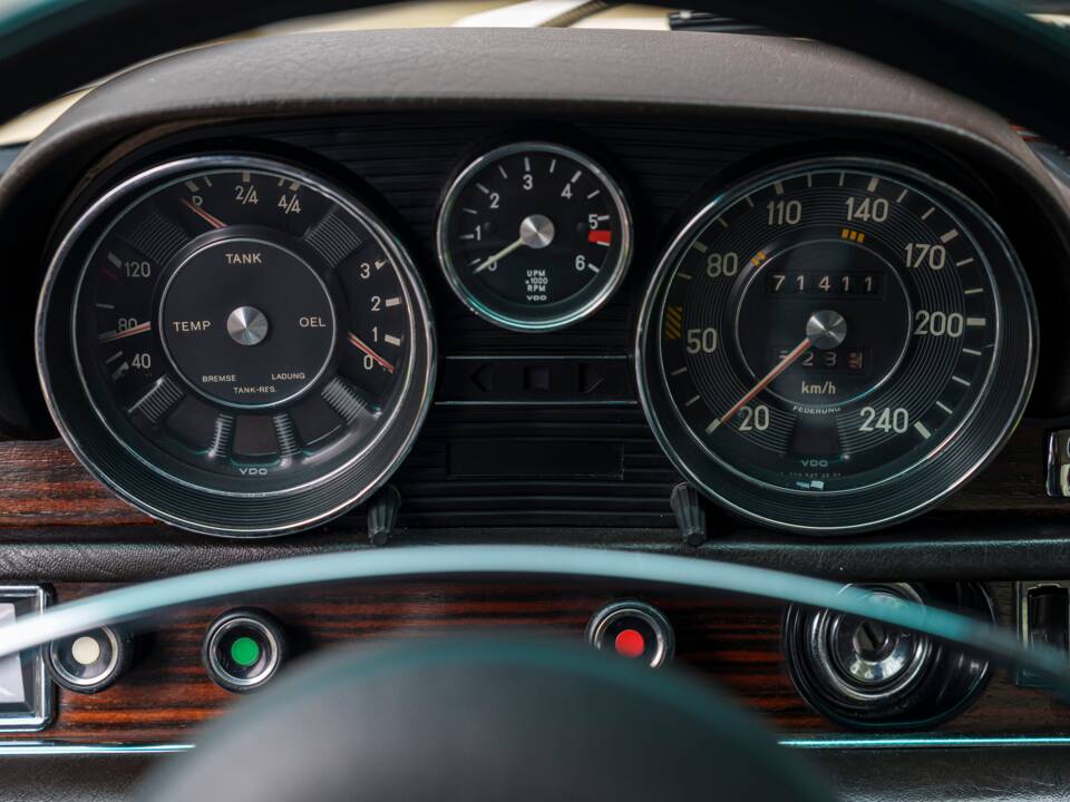 Image 18/34 of Mercedes-Benz 300 SEL 6.3 (1969)