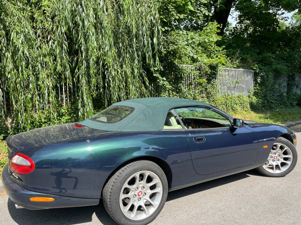 Image 3/13 of Jaguar XKR (1999)
