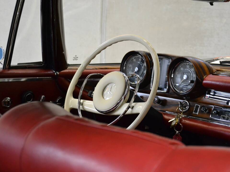 Image 52/61 de Mercedes-Benz 250 SE (1966)