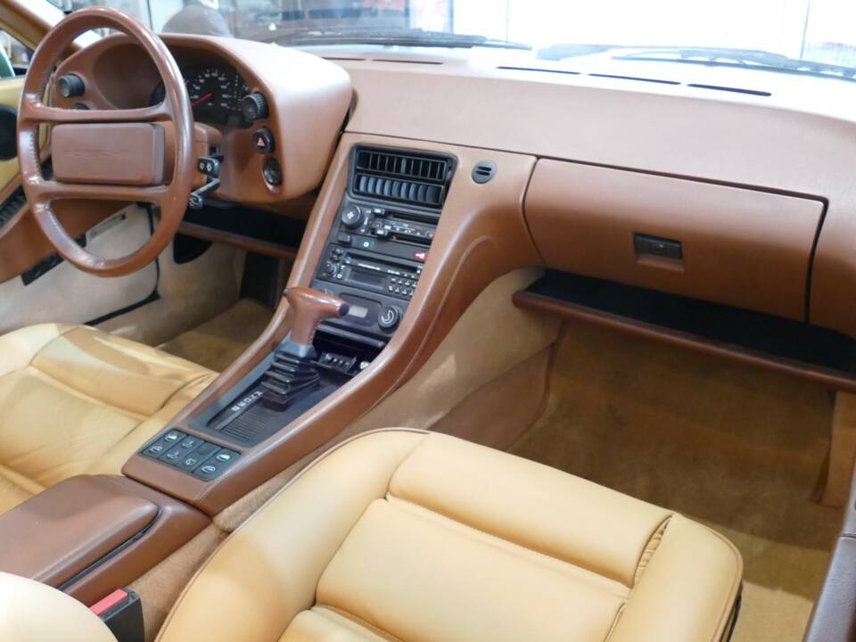Image 18/19 of Porsche 928 S4 (1989)