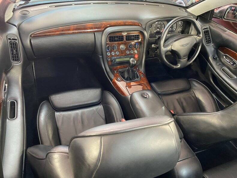 Image 37/50 of Aston Martin DB 7 Vantage Volante (2002)