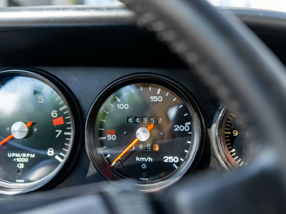Image 24/34 de Porsche 911 2.0 E (1969)