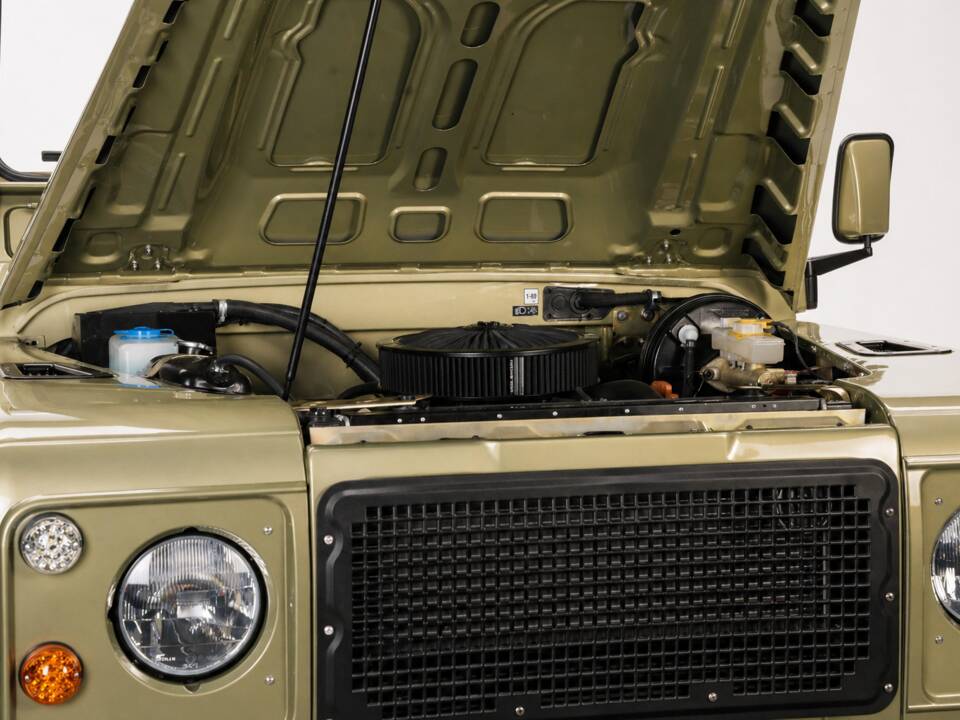 Bild 4/47 von Land Rover 90 (1990)