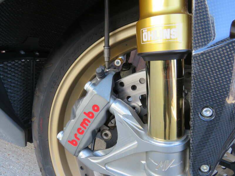 Bild 31/45 von MV Agusta F3 675 Serie Oro (2012)