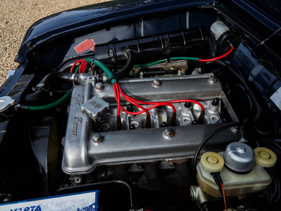 Image 16/50 of Alfa Romeo Giulia Nuova Super 1300 (1975)