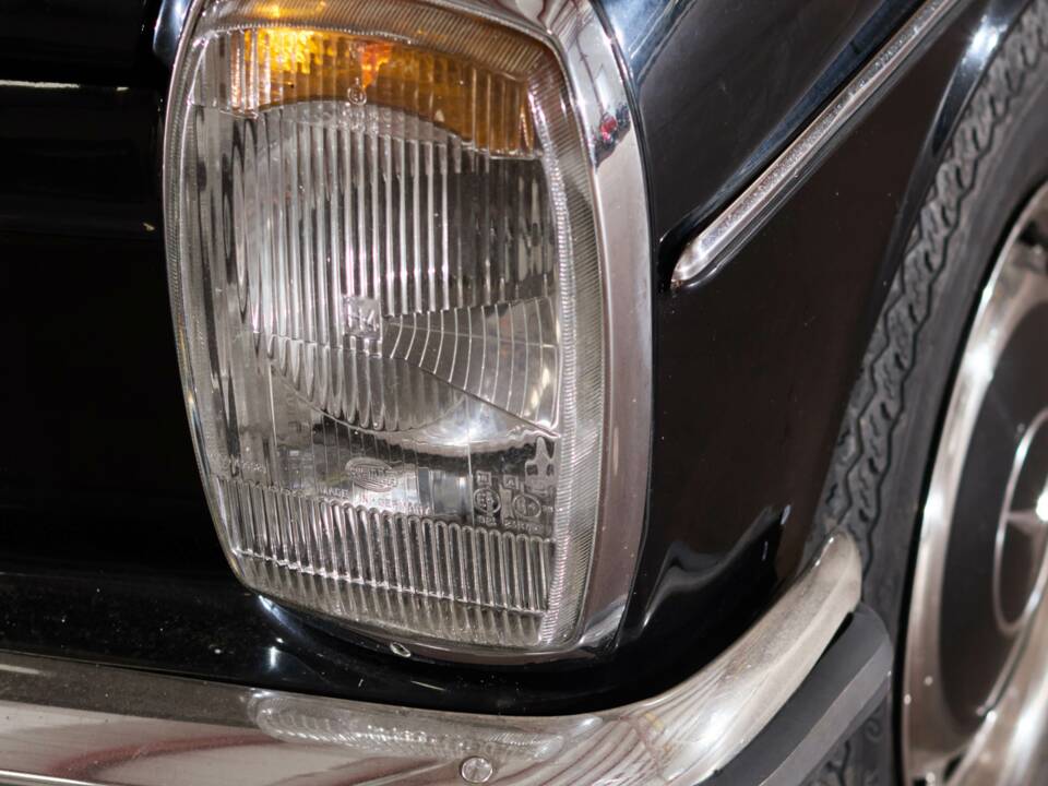 Image 46/64 of Mercedes-Benz 230/6 LWB (1976)