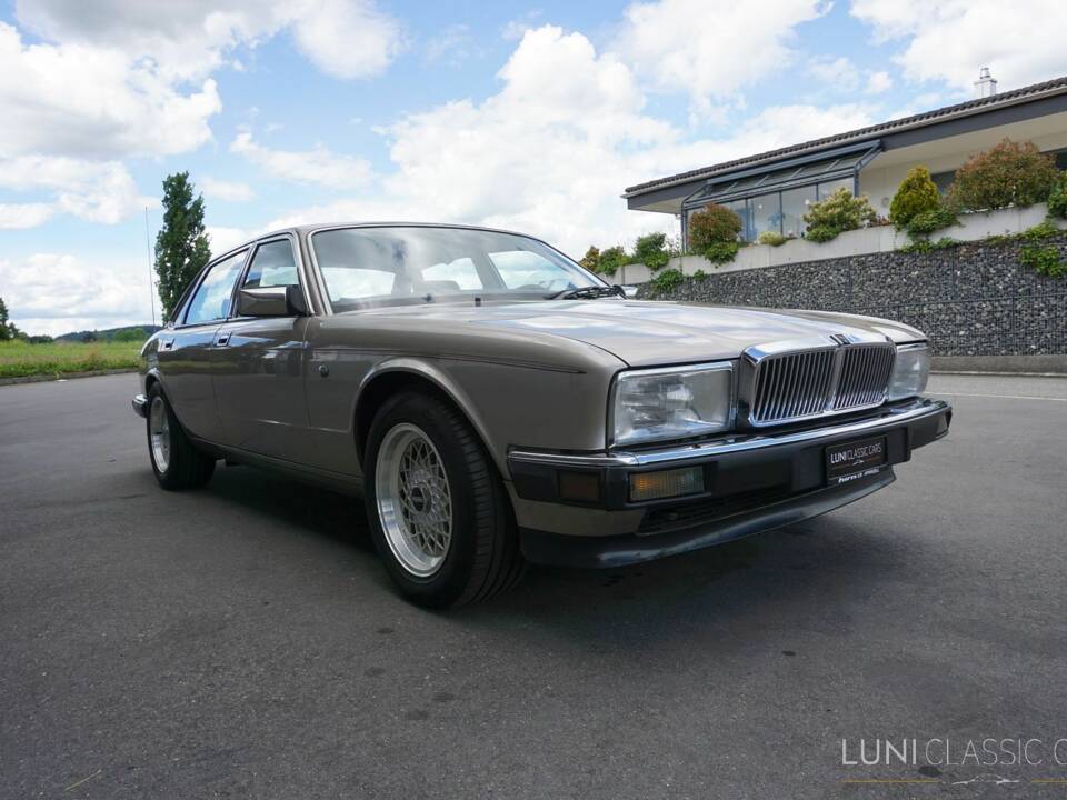 Image 12/61 de Jaguar Sovereign 3.6 (1987)