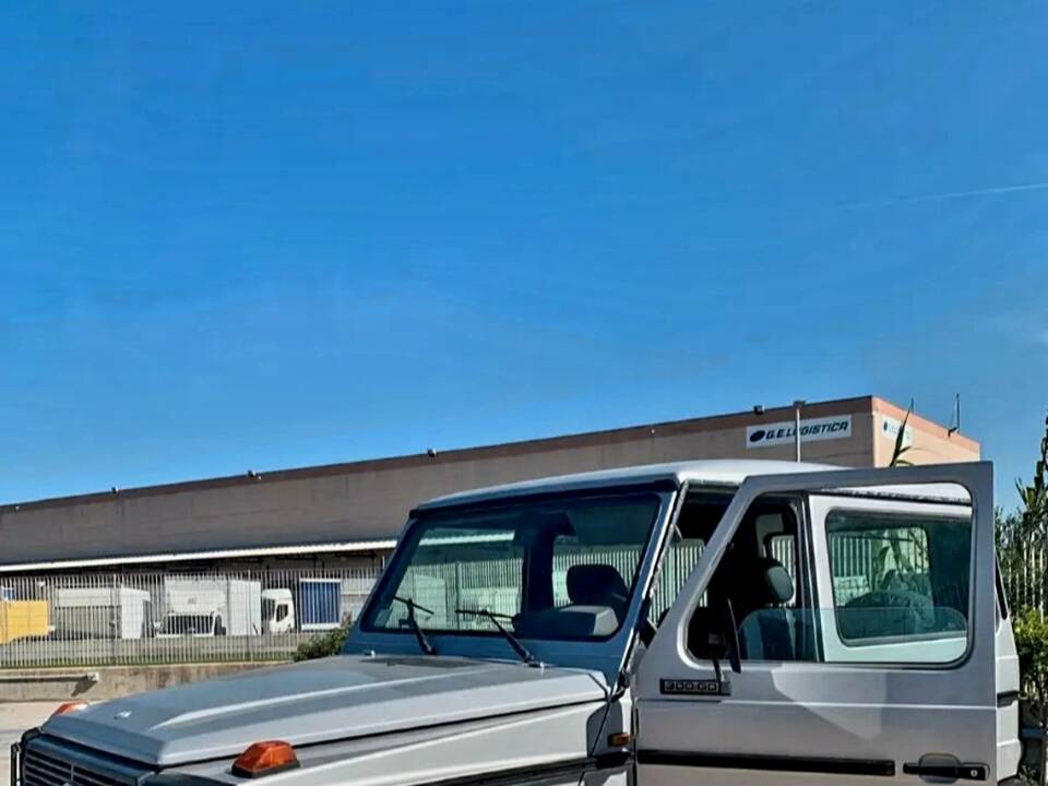 Image 4/18 of Mercedes-Benz 300 GD (SWB) (1987)