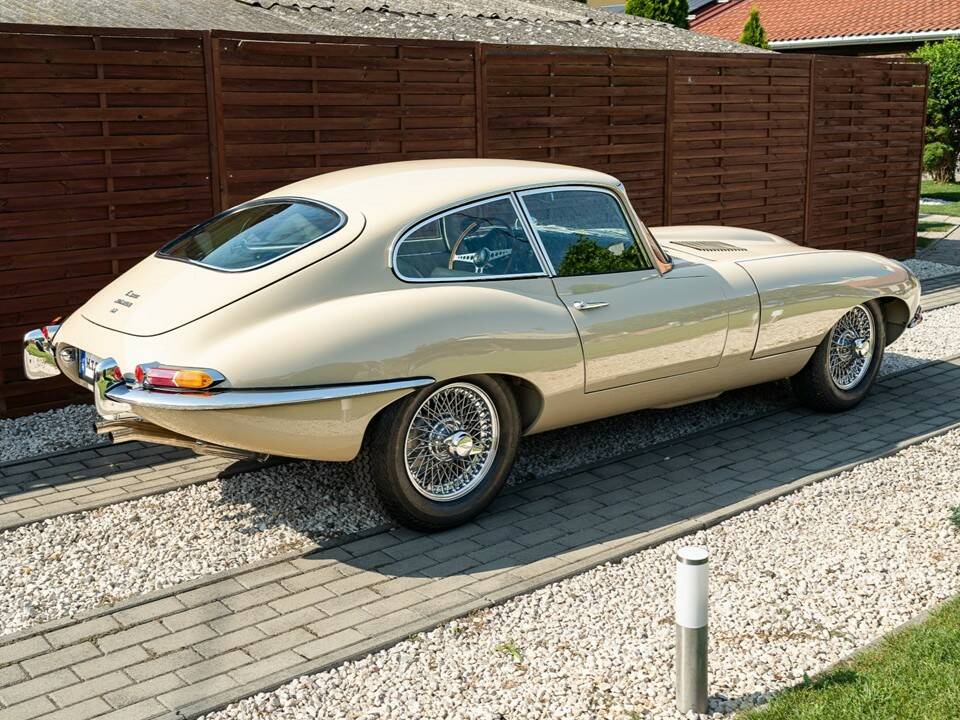 Bild 5/8 von Jaguar Type E 4.2 (1966)
