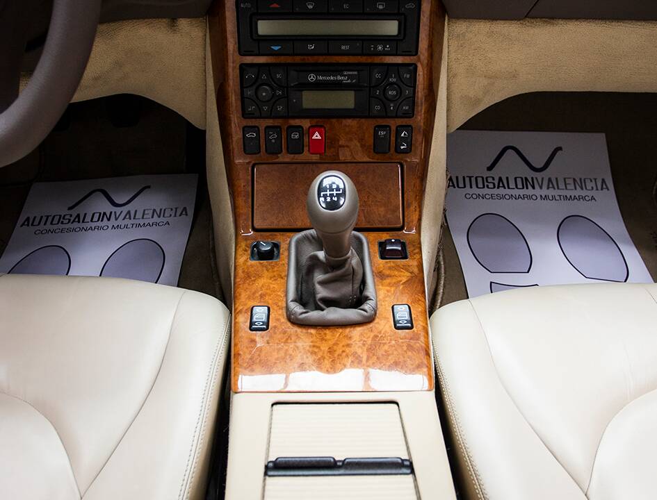 Image 22/45 of Mercedes-Benz SL 280 "Final Edition" (2001)