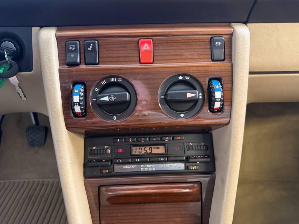 Afbeelding 19/36 van Mercedes-Benz 200 (1988)