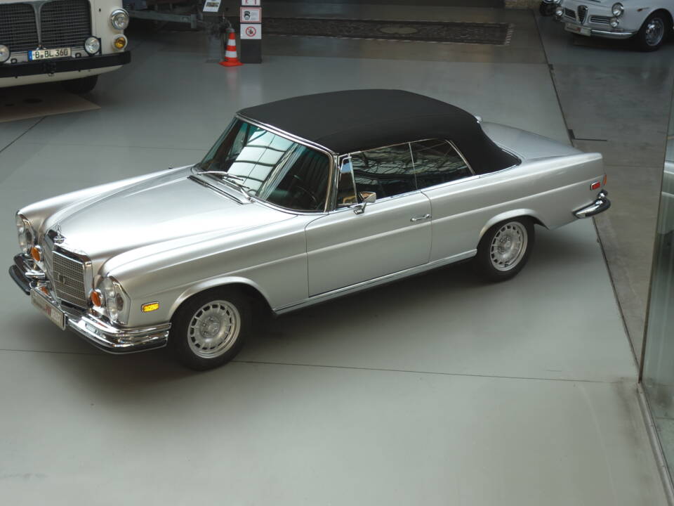 Imagen 13/27 de Mercedes-Benz 280 SE 3,5 (1970)