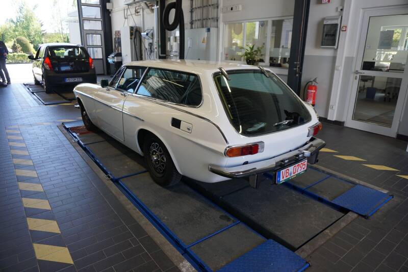 Image 7/33 of Volvo 1800 ES (1972)