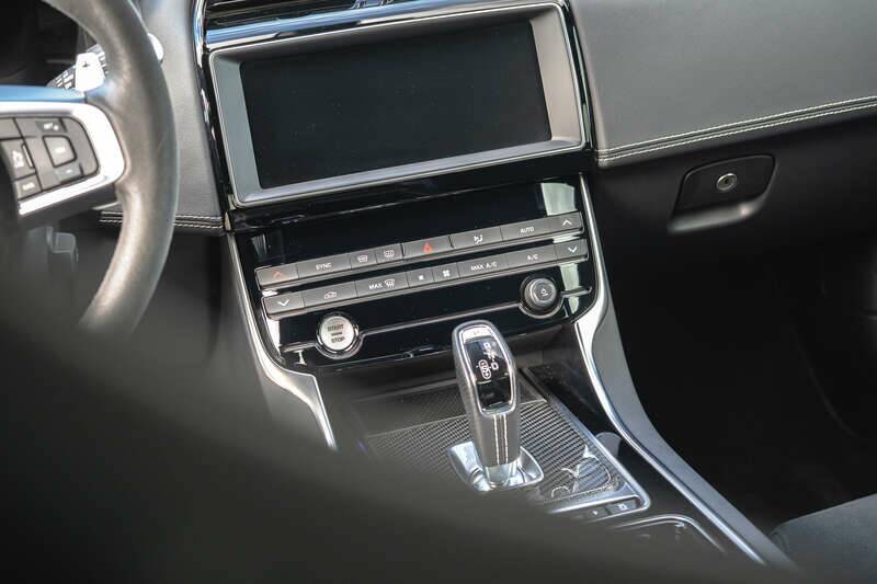 Image 24/50 of Jaguar XE SV Project 8 (2018)