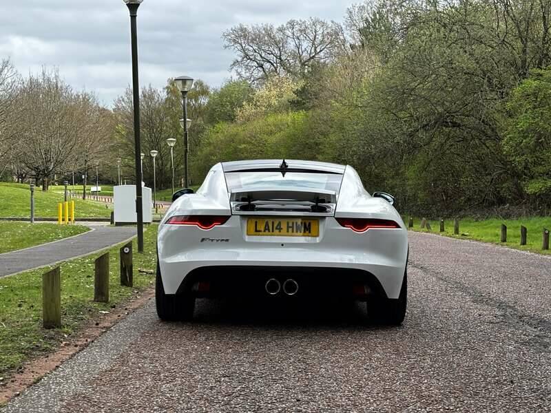 Image 13/50 of Jaguar F-Type (2014)