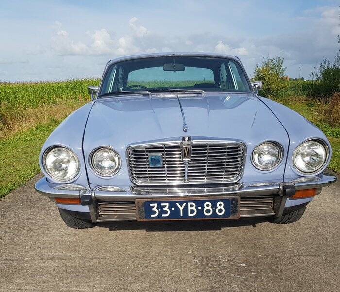 Bild 5/7 von Jaguar XJ 12 L (1974)