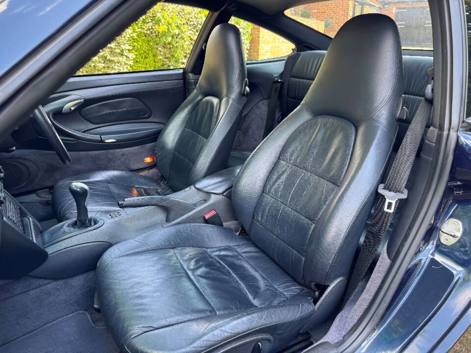 Afbeelding 29/30 van Porsche 911 Carrera 4 (1999)