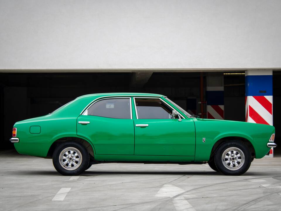 Image 4/14 de Ford Cortina 1600 (1975)
