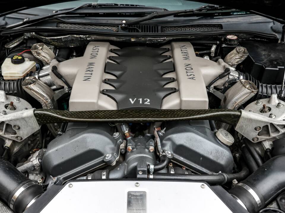 Image 5/19 of Aston Martin V12 Vanquish (2002)