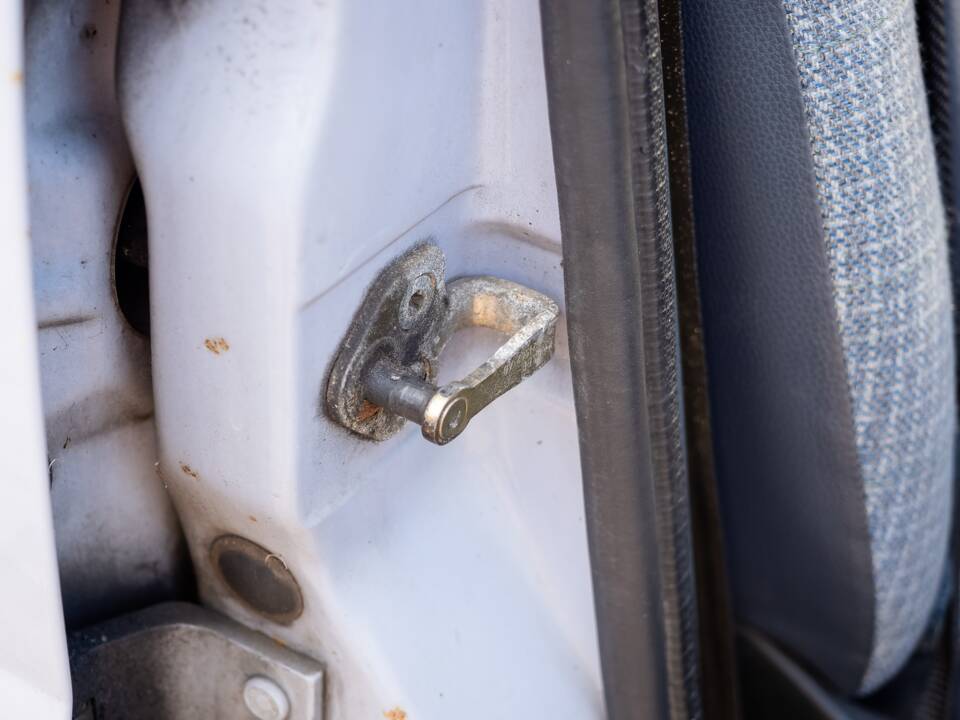 Bild 11/50 von Ford Escort 1.3 (1986)