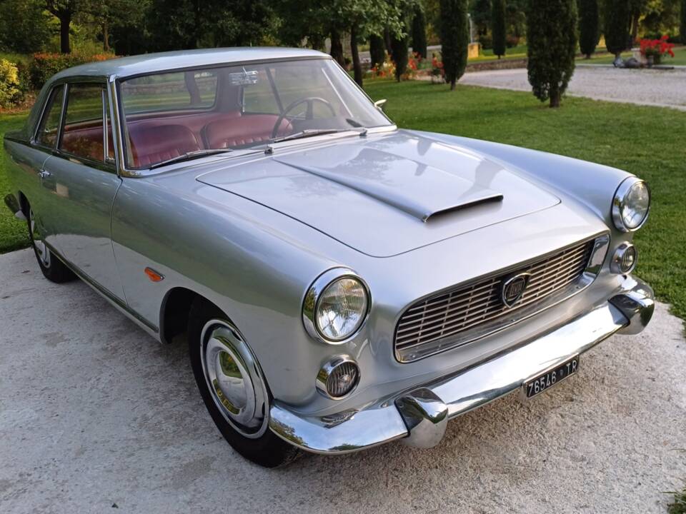 Image 2/8 of Lancia Flaminia Coupe Pininfarina (1960)