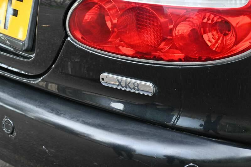 Afbeelding 25/50 van Jaguar XK8 4.0 (2002)