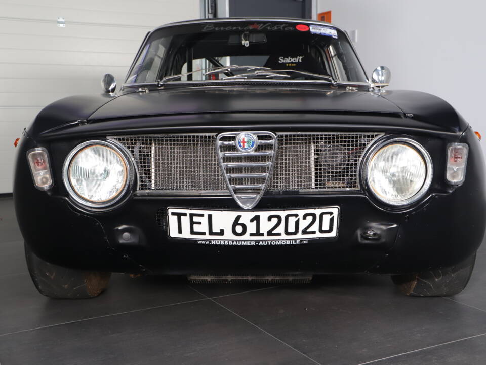 Image 1/42 de Alfa Romeo 1750 GT Veloce (1971)