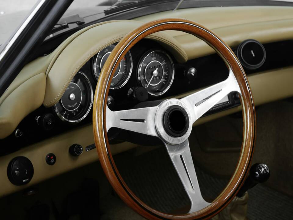 Bild 25/49 von Intermeccanica 356 Roadster 6 (1991)